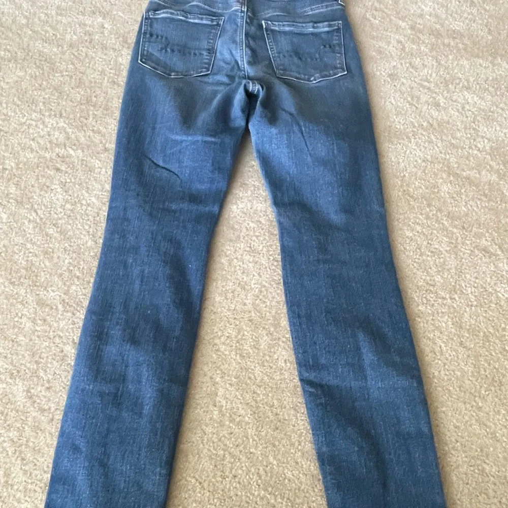 American‎ Eagle High Rise Jegging. Distressed. Women size 12
